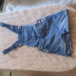 Divided denim high waisted overalls with front and back pockets